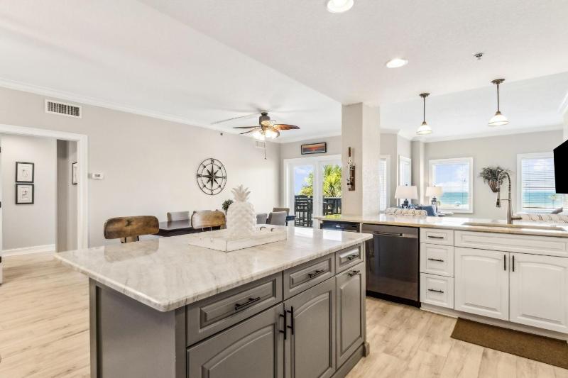 Luxury Private Beachfront Condo with Parking Garage & Stunning Views - image 35