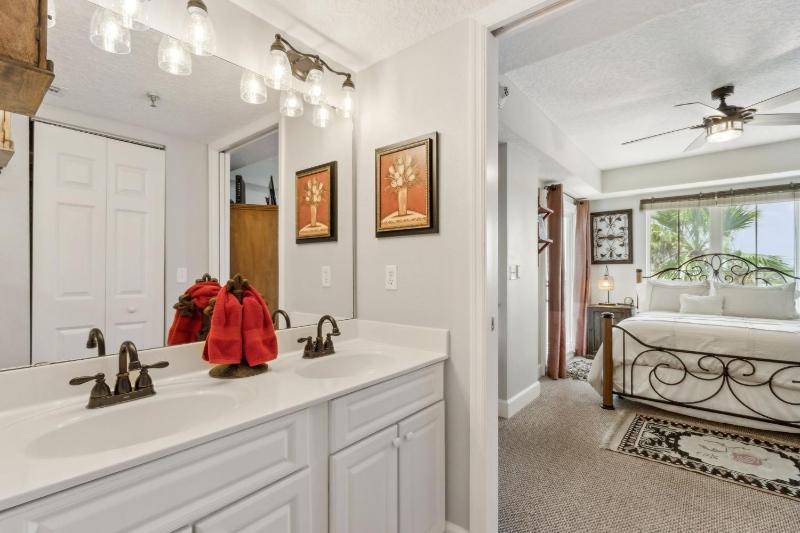 Vintage Ocean View Paradise - 1BR - Beachfront - image 16