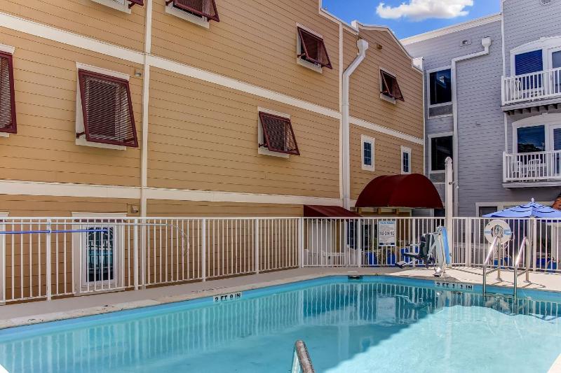 Vintage Ocean View Paradise - 1BR - Beachfront - image 20