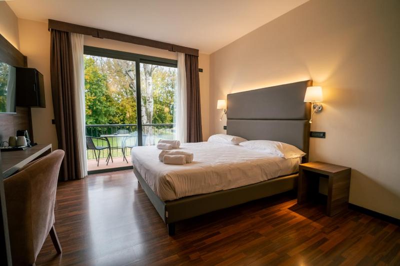 Yachting Hotel Mistral - image 25