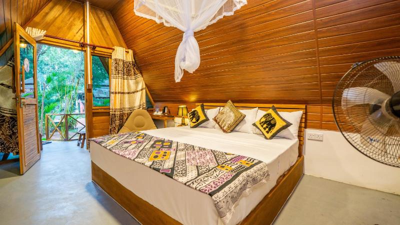 Woodland Cabana - image 10