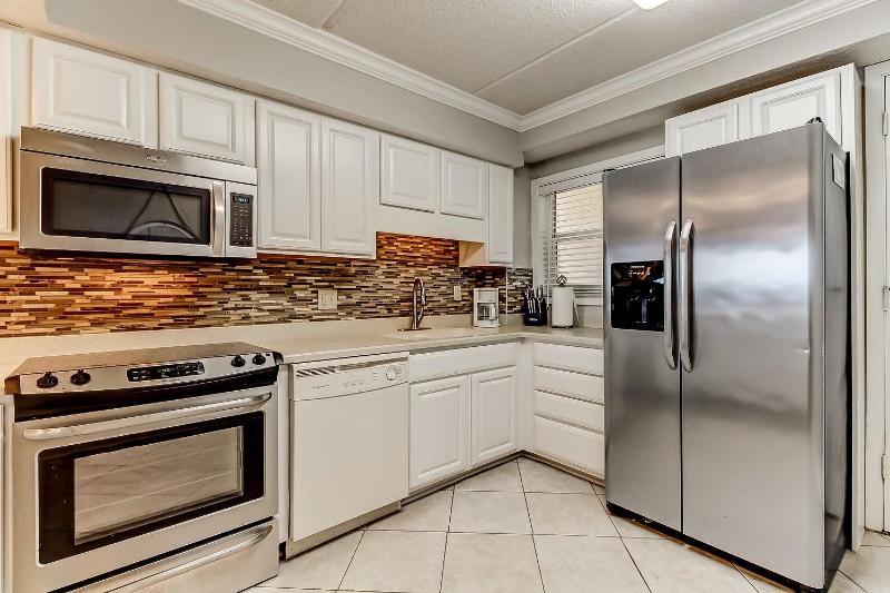 Beachfront Family Condo with Pool Fishing and Pier Access - Amelia By The Sea - image 18