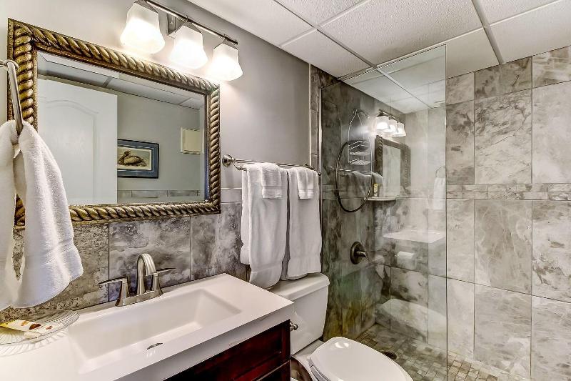 Beachfront Family Condo with Pool Fishing and Pier Access - Amelia By The Sea - image 15