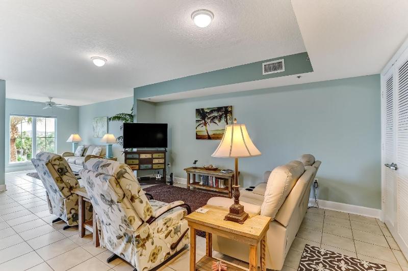 Cozy Beachfront 1BR with Stunning Views - image 18