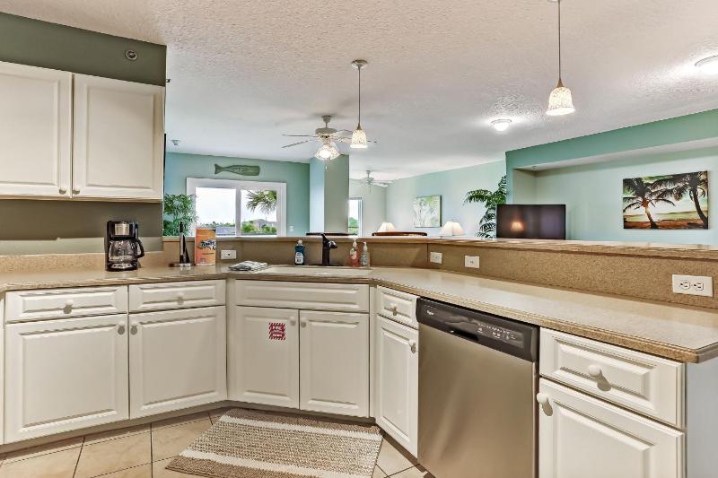 Cozy Beachfront 1BR with Stunning Views - image 11