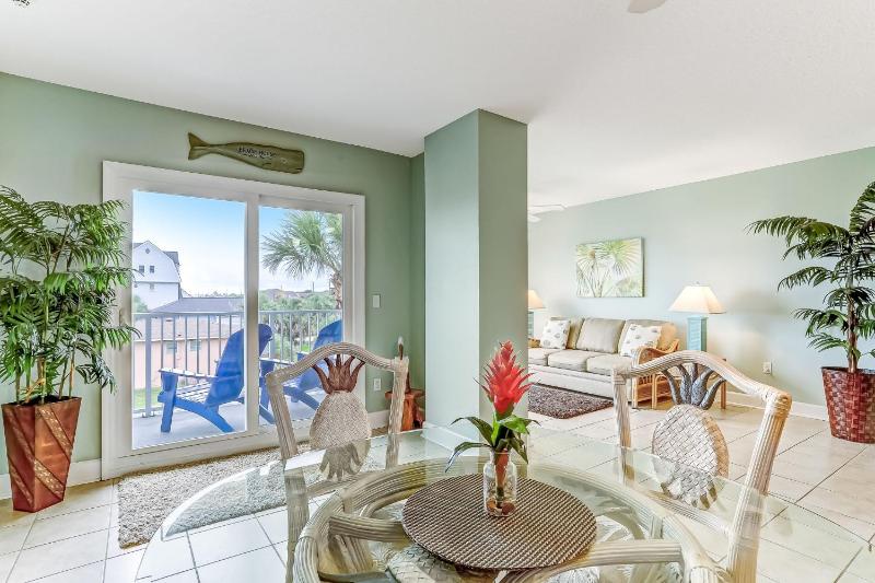 Cozy Beachfront 1BR with Stunning Views - image 2