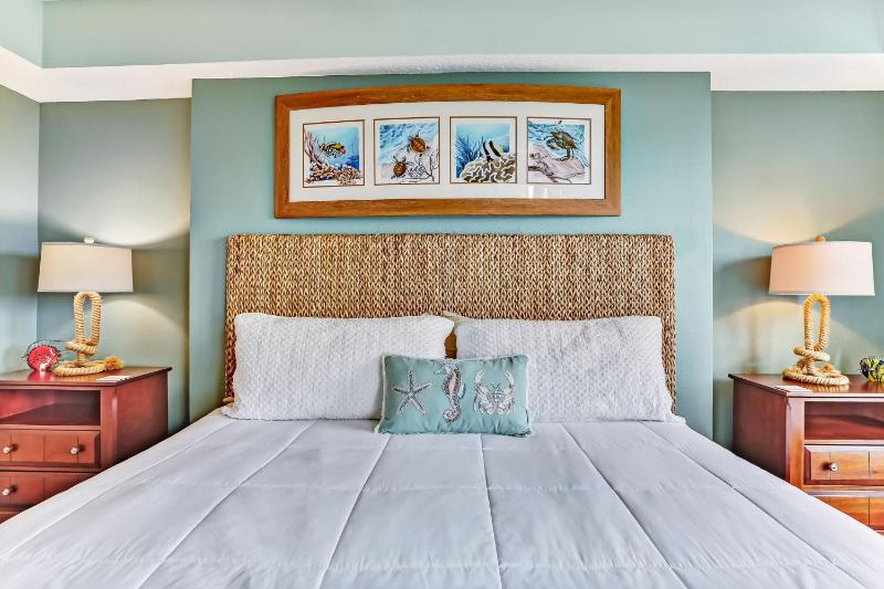 Cozy Beachfront 1BR with Stunning Views - image 12