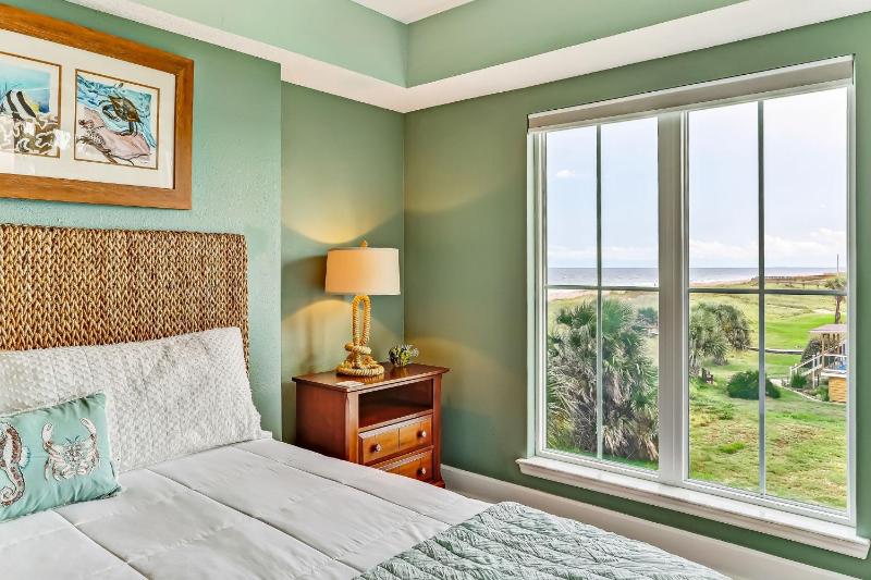 Cozy Beachfront 1BR with Stunning Views - image 30
