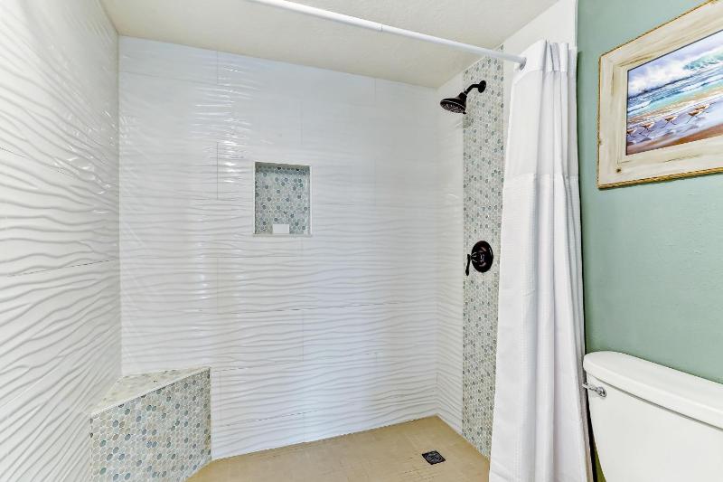 Cozy Beachfront 1BR with Stunning Views - image 29