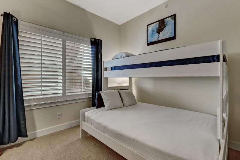 Top Floor Beach View Condo - Ocean Park 409 - image 9