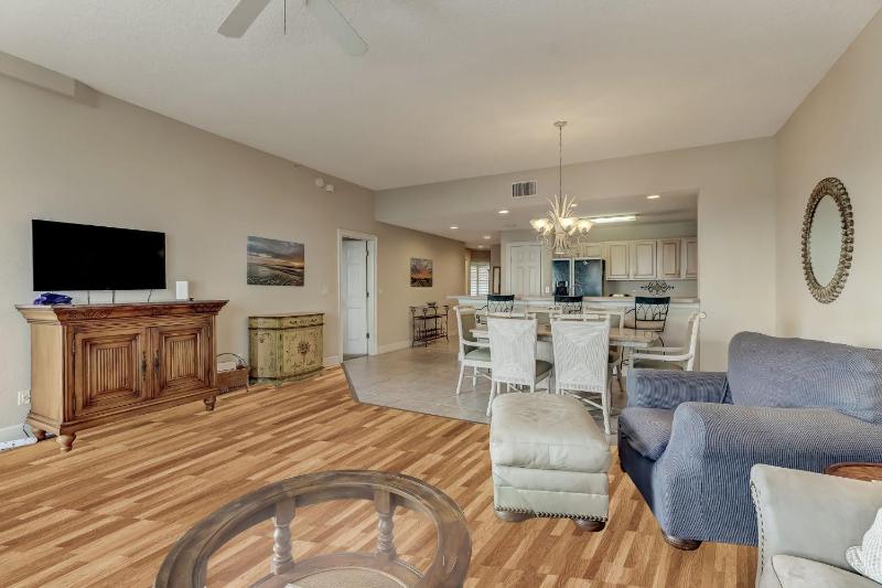 Top Floor Beach View Condo - Ocean Park 409 - image 13