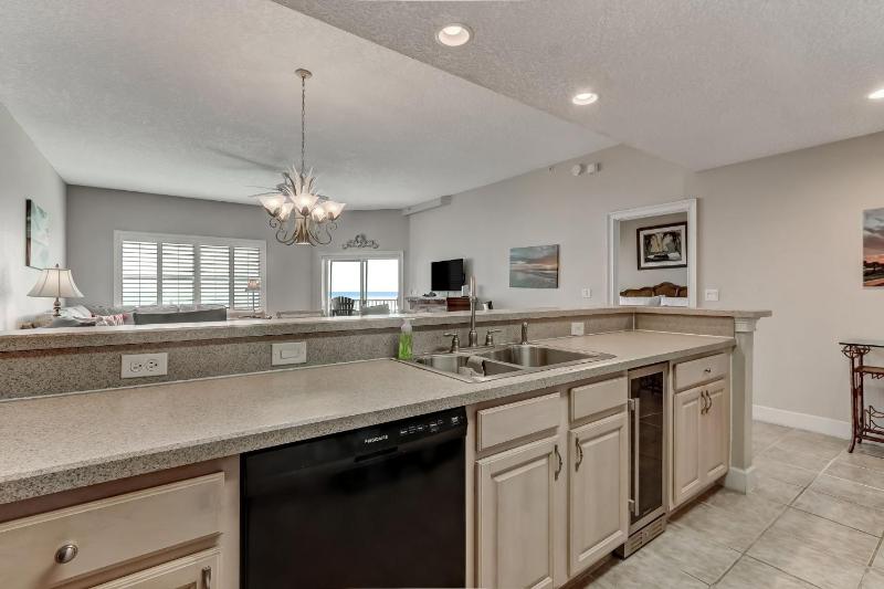 Top Floor Beach View Condo - Ocean Park 409 - image 23