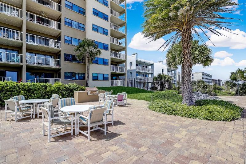 Beachfront 6th floor Condo with Ocean View - Amelia by the Sea - image 25
