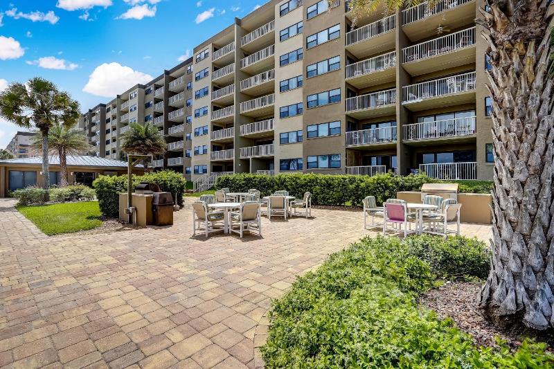 Beachfront 6th floor Condo with Ocean View - Amelia by the Sea - image 16
