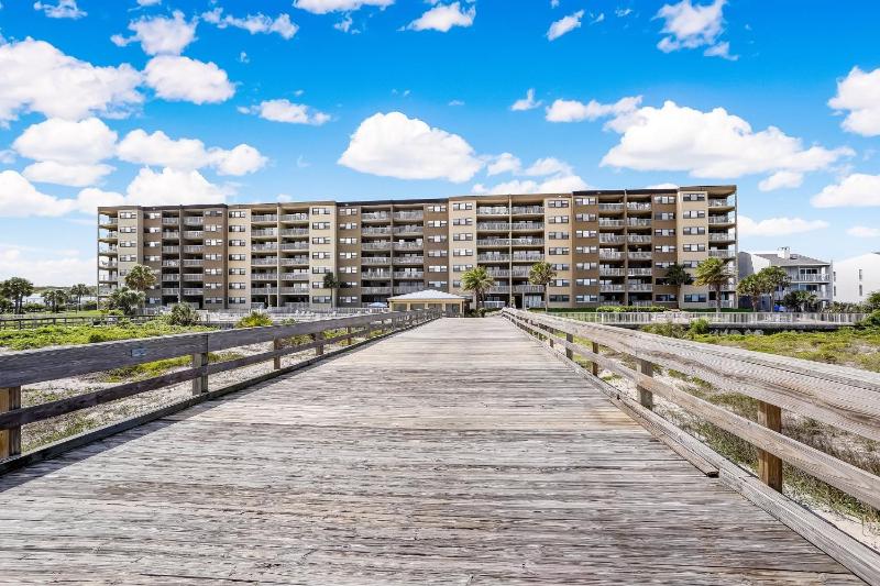 Beachfront 6th floor Condo with Ocean View - Amelia by the Sea - image 13