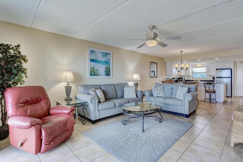 Fernandina Beachfront Paradise - Amelia by the Sea - image 32