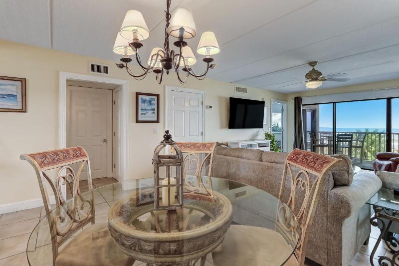 Fernandina Beachfront Paradise - Amelia by the Sea - image 40