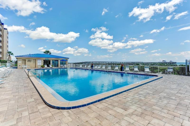 Fernandina Beachfront Paradise - Amelia by the Sea - image 25
