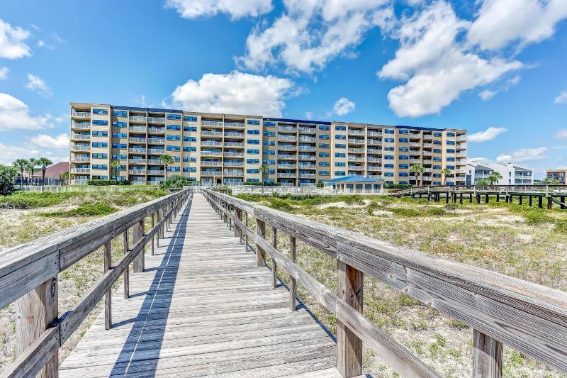 Fernandina Beachfront Paradise - Amelia by the Sea - image 11