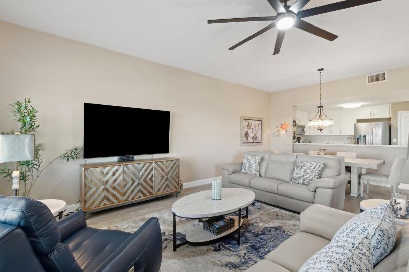 Spacious 3BR Condo by The Beach - Ocean Park - 106 - image 29