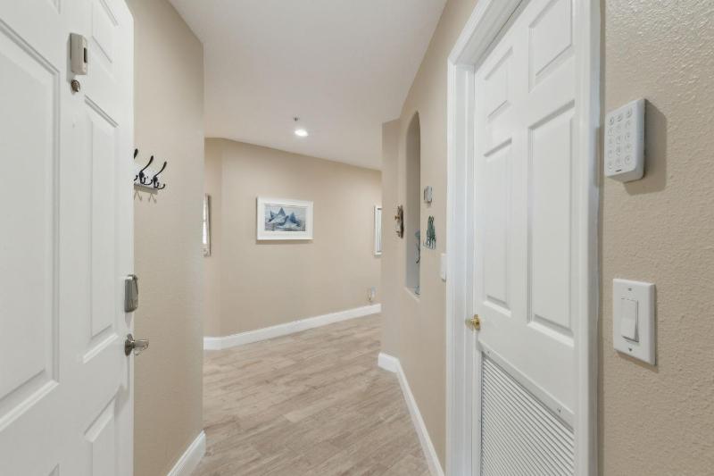 Spacious 3BR Condo by The Beach - Ocean Park - 106 - image 10