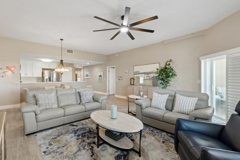 Spacious 3BR Condo by The Beach - Ocean Park - 106 - image 13
