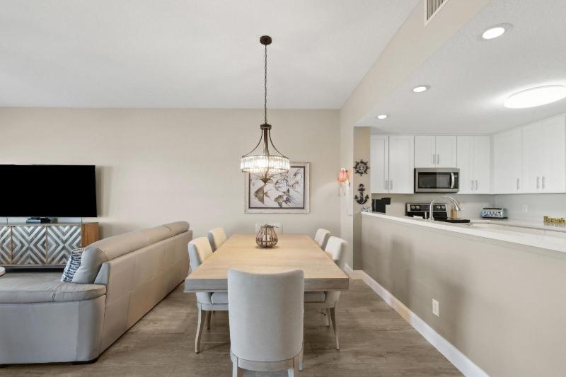 Spacious 3BR Condo by The Beach - Ocean Park - 106 - image 37
