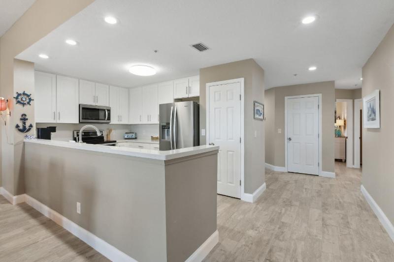 Spacious 3BR Condo by The Beach - Ocean Park - 106 - image 25