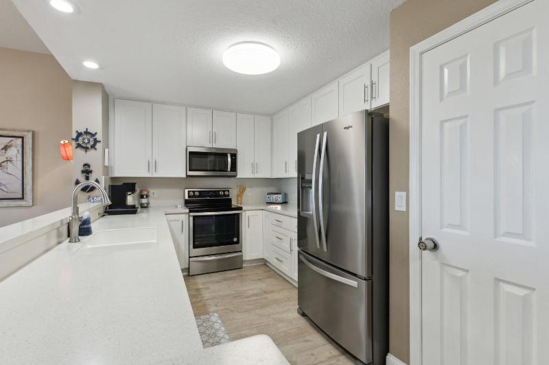 Spacious 3BR Condo by The Beach - Ocean Park - 106 - image 31