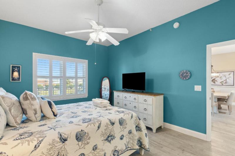 Spacious 3BR Condo by The Beach - Ocean Park - 106 - image 24