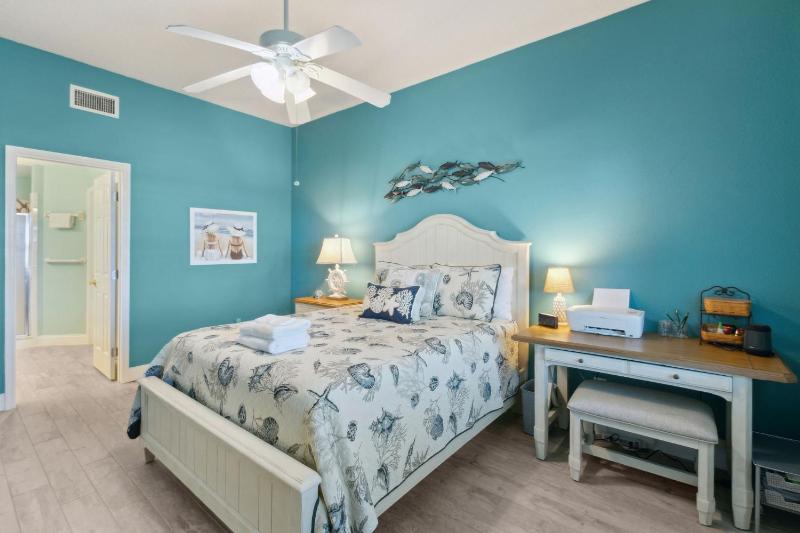 Spacious 3BR Condo by The Beach - Ocean Park - 106 - image 6