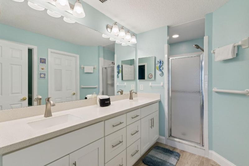 Spacious 3BR Condo by The Beach - Ocean Park - 106 - image 3