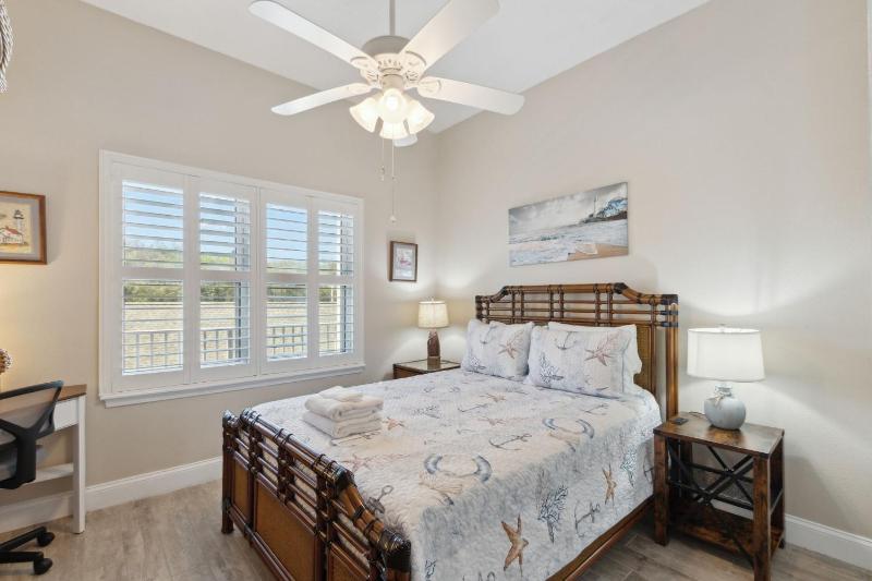 Spacious 3BR Condo by The Beach - Ocean Park - 106 - image 21