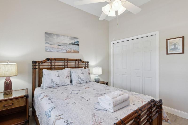 Spacious 3BR Condo by The Beach - Ocean Park - 106 - image 34