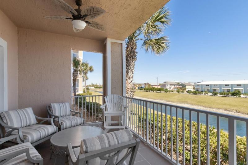 Spacious 3BR Condo by The Beach - Ocean Park - 106 - image 39