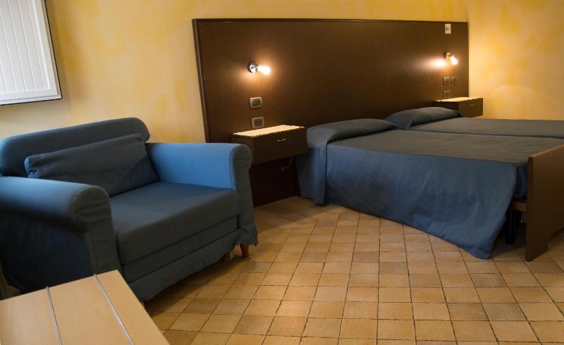 Double or Twin Room image 4