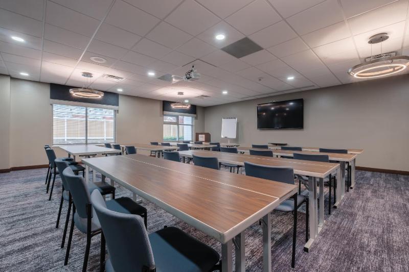 Four Points By Sheraton Louisville Airport - image 16