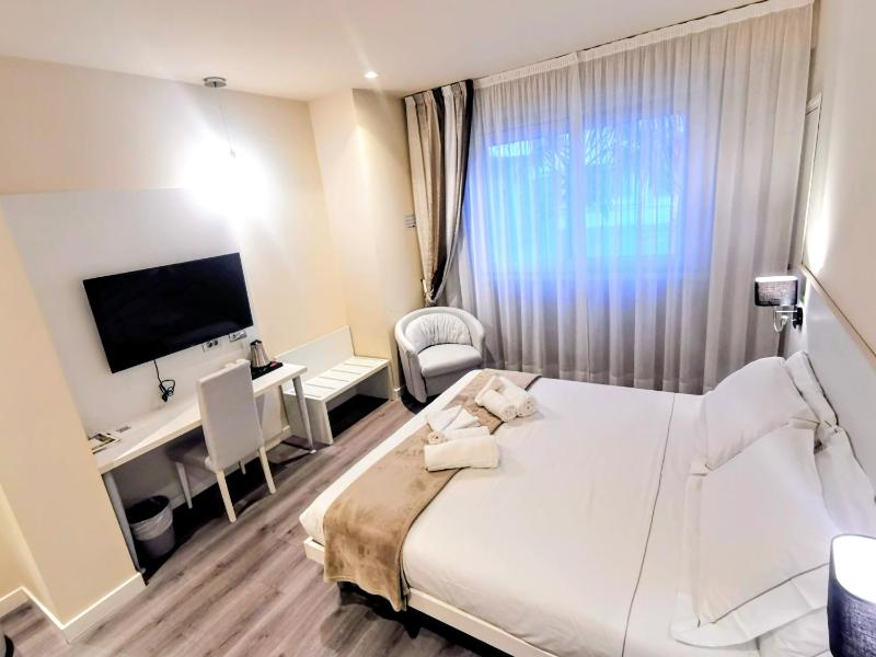 La Dolce Vita Hotel - image 49