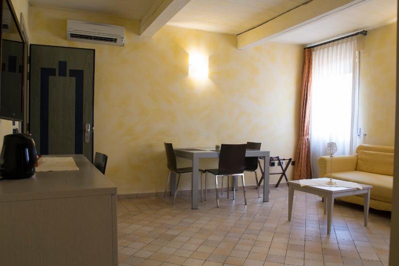 Superior Quadruple Room image 3