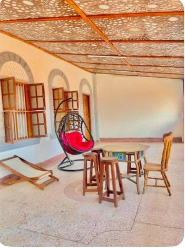 Majids Apartment - image 6