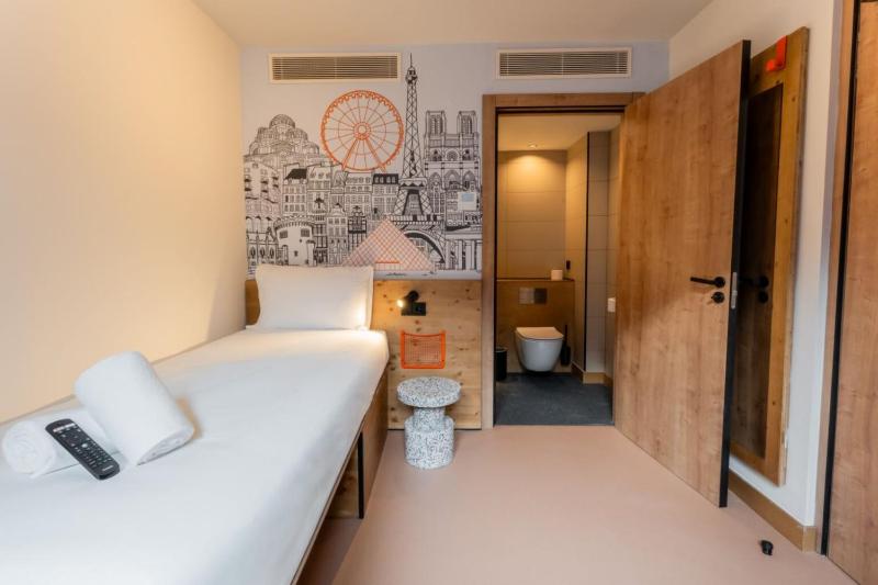 easyHotel Valencia Ciutat Vella - image 12