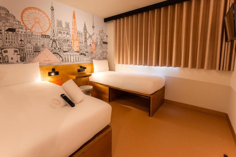 easyHotel Valencia Ciutat Vella - image 13