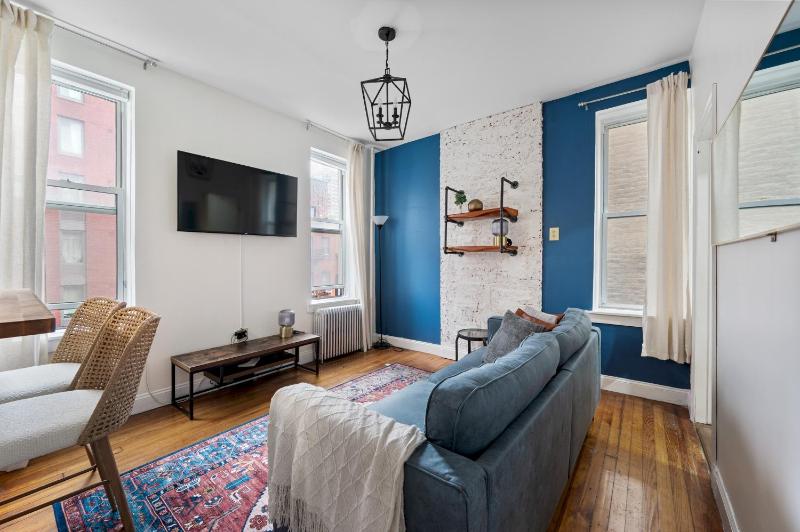 Spacious 2BR on the Upper East Side Steps from Central Park - image 4