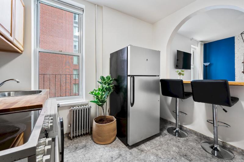 Spacious 2BR on the Upper East Side Steps from Central Park - image 15