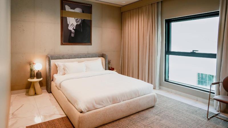 Manazel AL-Diriyah | ALZahra 2BR Stylish Stay 75TV - image 14