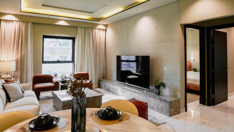 Manazel AL-Diriyah | ALZahra 2BR Stylish Stay 75TV - image 13