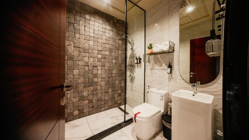 شقة فاخرة بغرفتي نوم - موقع مميز - تصميم فاخر 106 - image 9