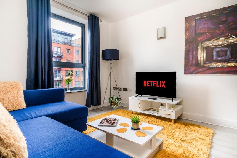 2BDR Central Flat with Free Parking - image 30