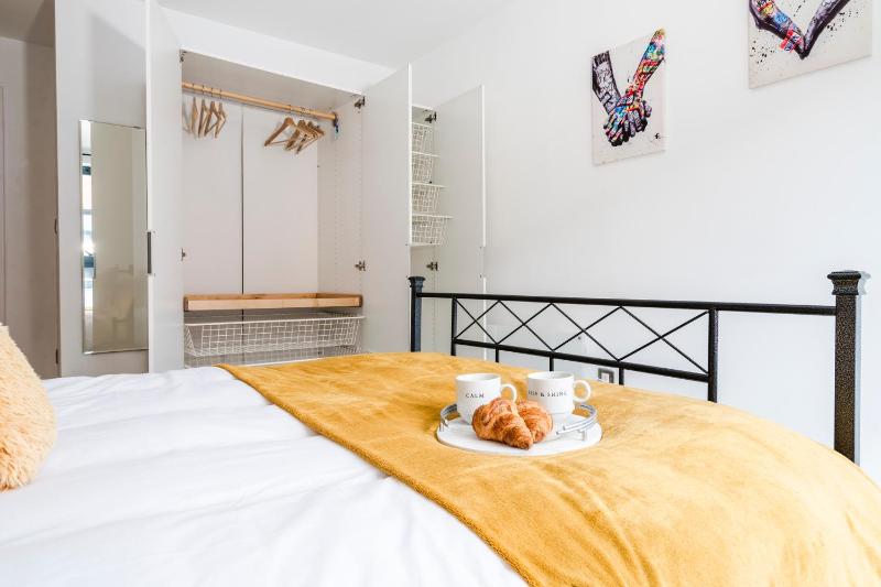 2BDR Central Flat with Free Parking - image 48