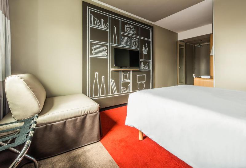 Standard Room with 2 Single Beds image 2